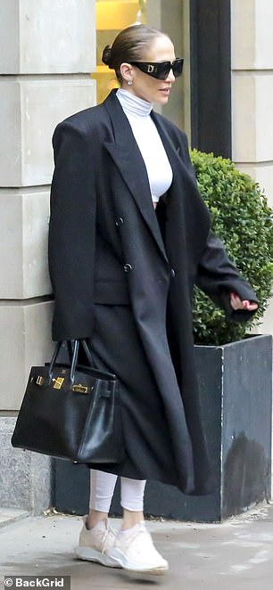 Jennifer toted an Hermès Birkin bag, which costs between $5K-$500K