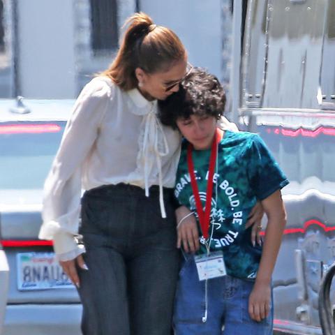 Emme holds hands with JLo while visiting Ben Affleck