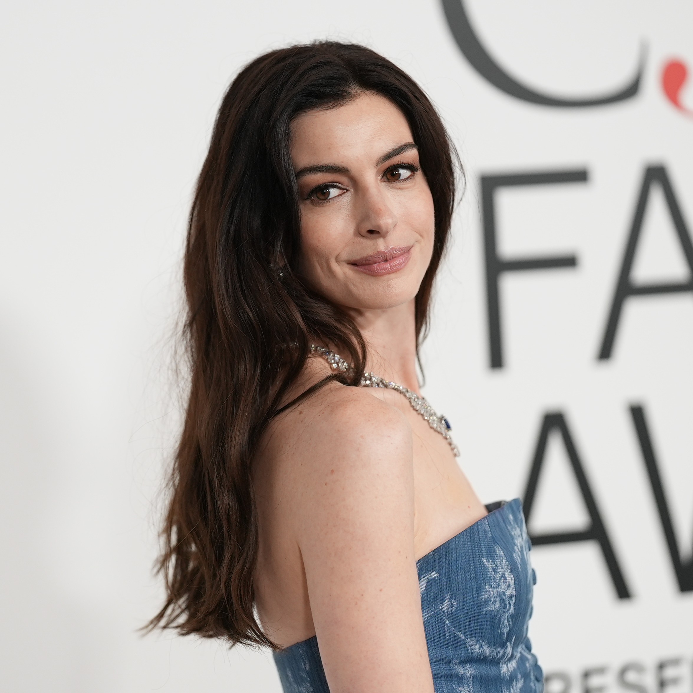 Anne Hathaway's Perfect Beachy Waves at the 2023 CFDA Awards Are Courtesy of This Volume-Boosting Mousse | Marie Claire