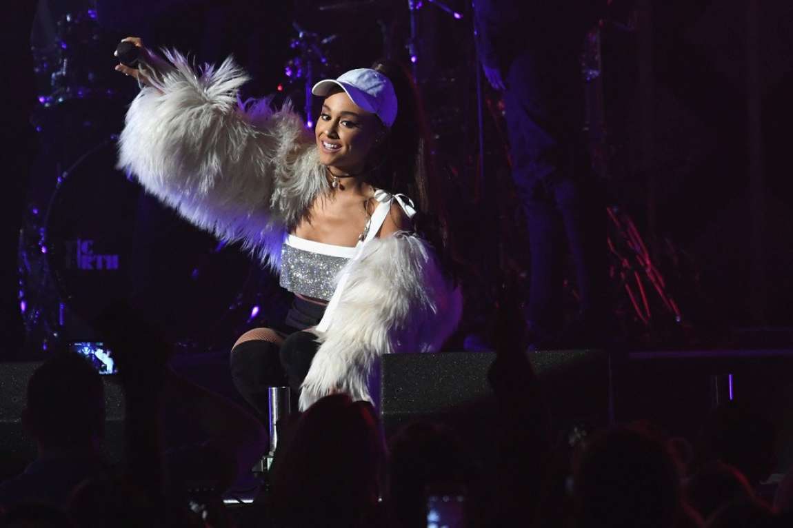 https://ifilmtimes.com/wp-content/uploads/2024/06/ariana-grande-performing-at-103-5-kiss-fms-jingle-ball-05.jpg