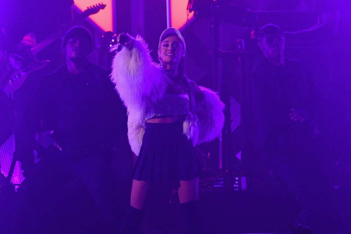 Ariana Grande 2016 : Ariana Grande: Performing at 103 5 KISS FMs Jingle Ball -15