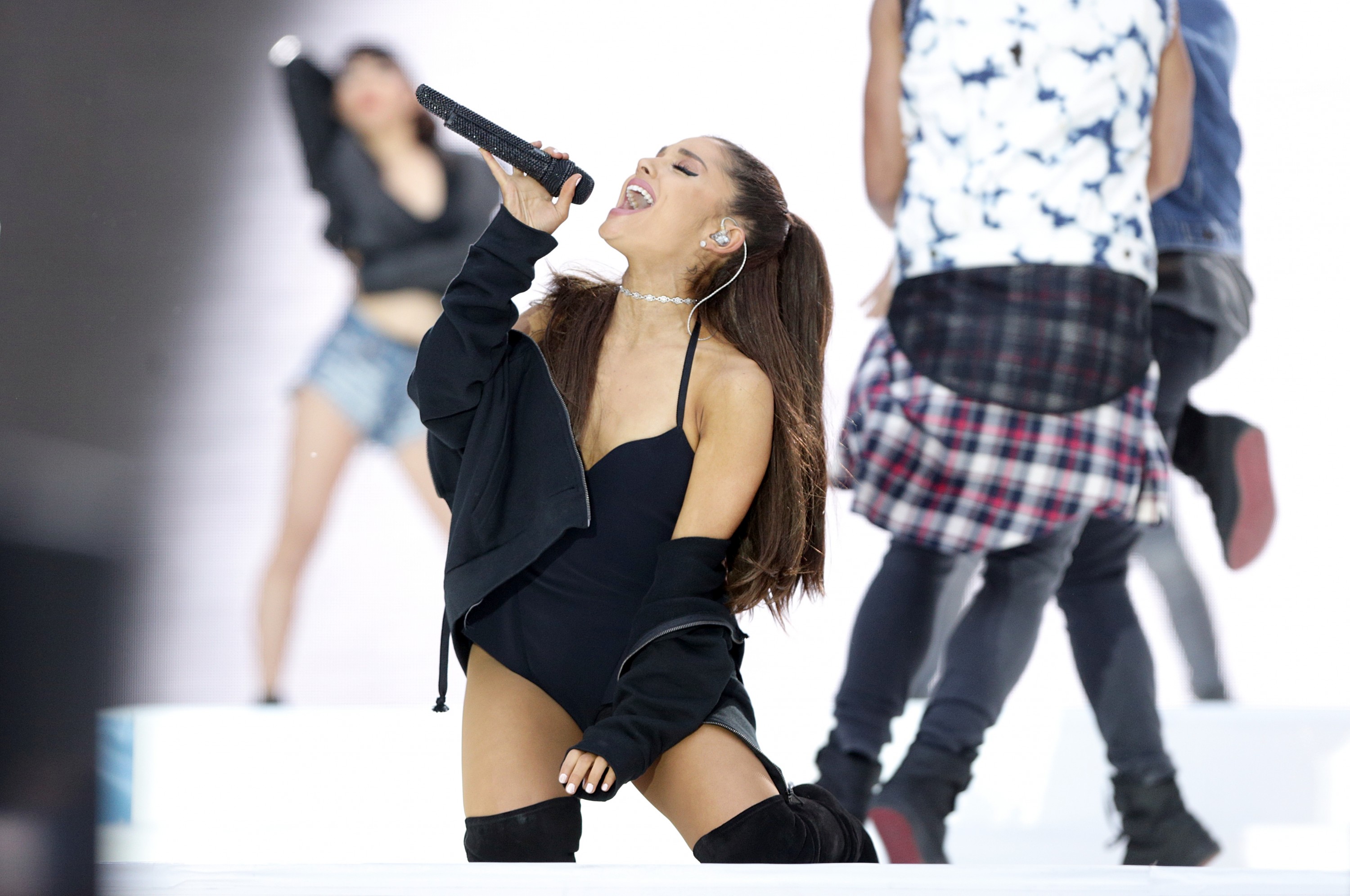 Ariana Grande 2015 : Ariana Grande: Performs at Summertime Ball -03