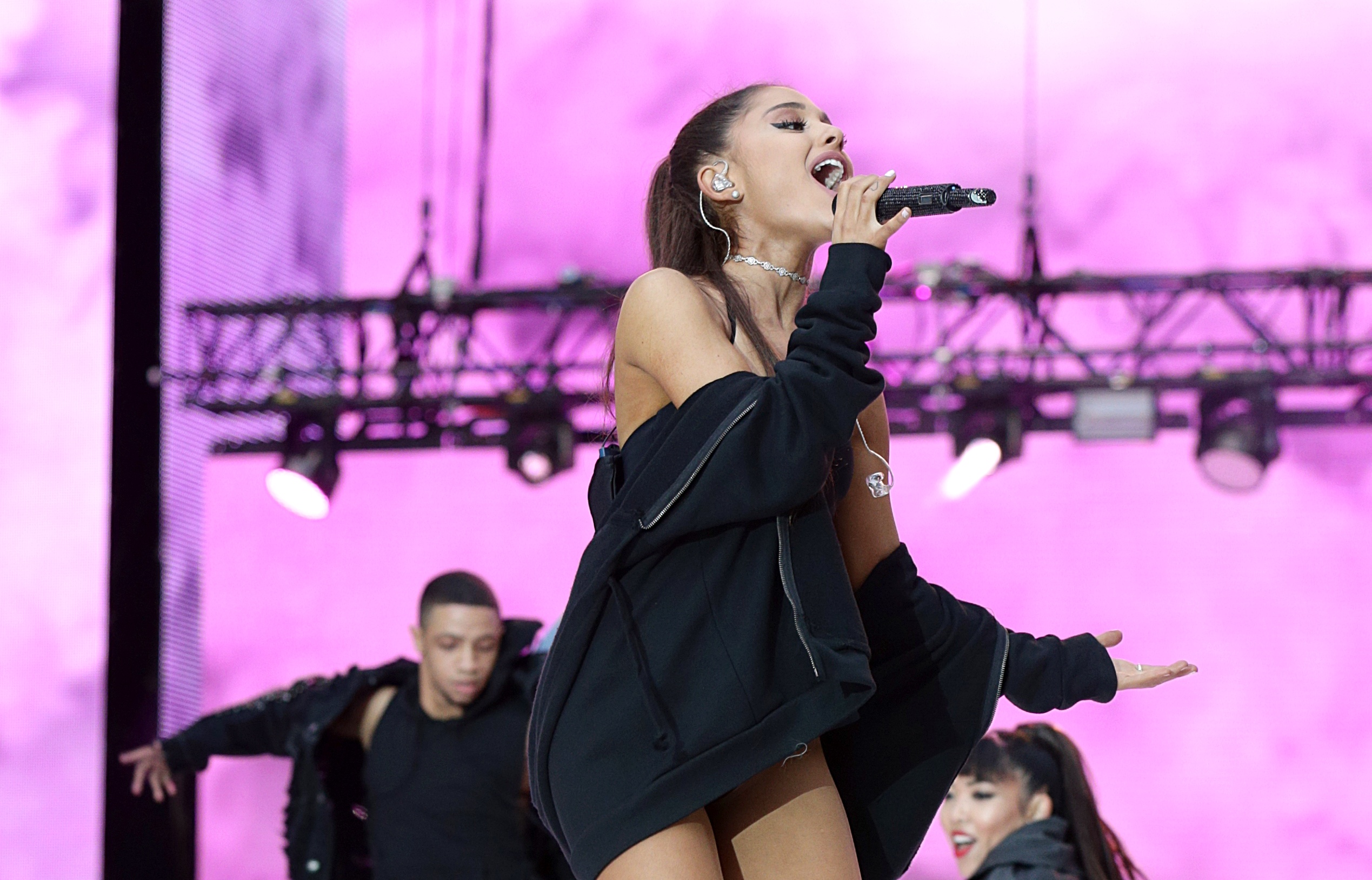 Ariana Grande 2015 : Ariana Grande: Performs at Summertime Ball -08