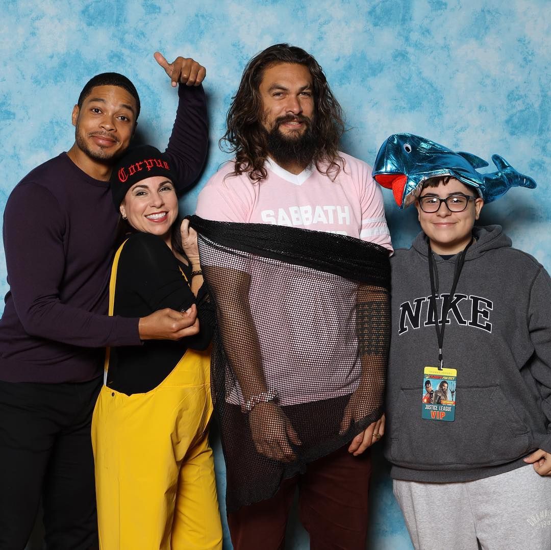 Jason Momoa with fans at Celeb Fan Fest 2018 | Jason momoa, Jason momoa aquaman, Jason