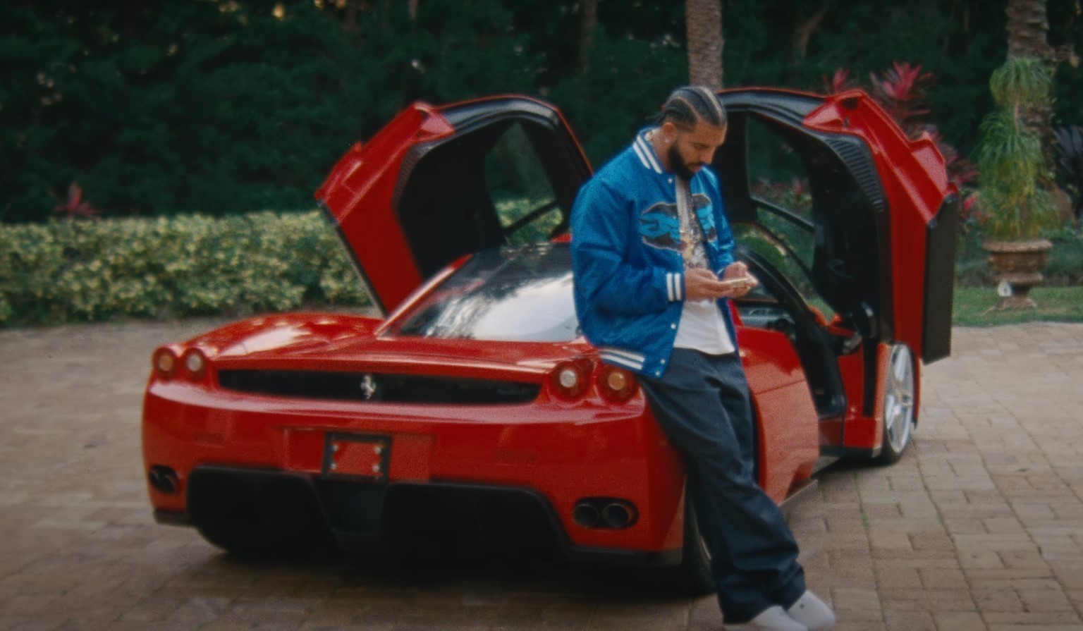 Drake Switches From Mercedes-Benz to Ferrari, but Just for a Short Time - autoevolution