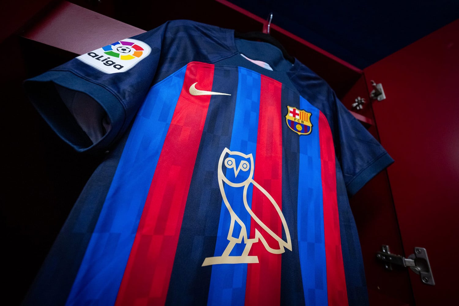 Drake's Owl Lands on Barca's Kit for El Clásico