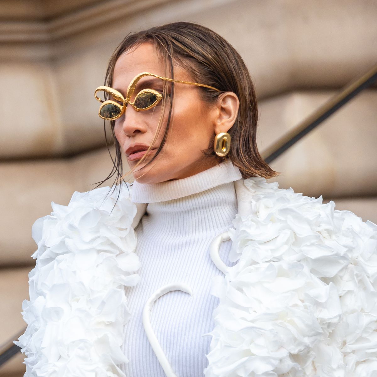 Jennifer Lopez debuted a short bob at Paris Fashion Week