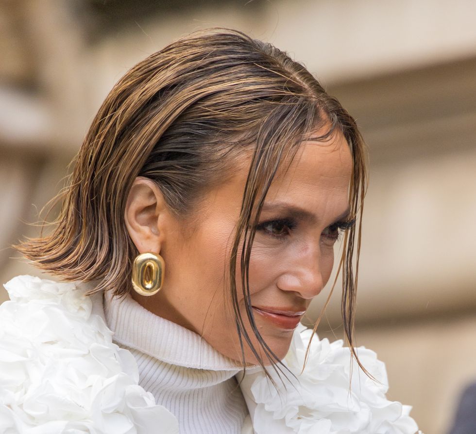 Jennifer Lopez debuts a micro bob haircut