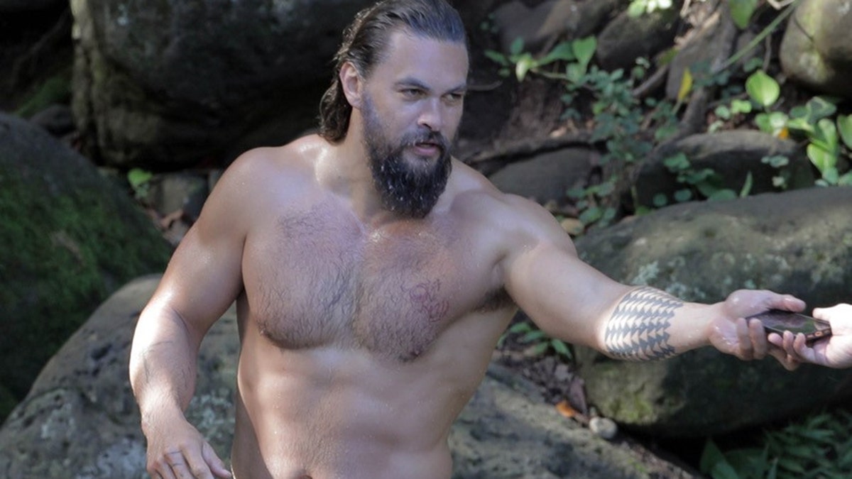 Jason Momoa displays chiseled physique after filming 'Aquaman' sequel in Hawaii | Fox News