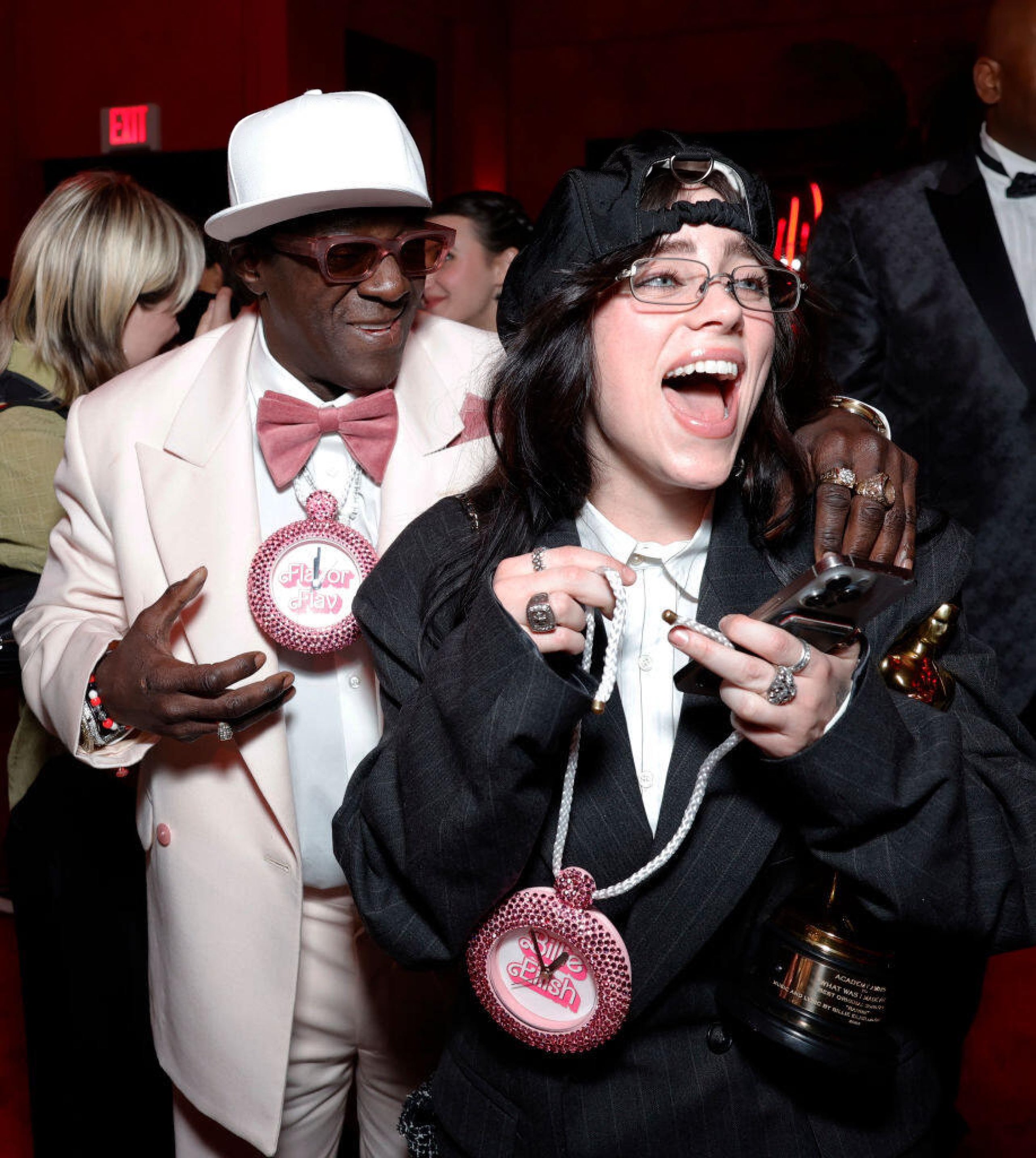 Billie Eilish Tours on X: "Billie photographed with @FlavorFlav and  @JonBatiste at the Vanity Fair #Oscars After Party!   https://t.co/9fpfsq1Aut" / X