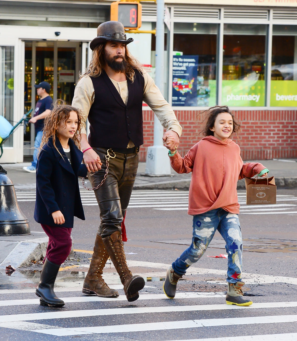 New York, NY – *EXCLUSIVE* Jason Momoa takes a stroll with his kids, Lola and Nakoa-Wolf, in Soho on Tuesday. The 38-year-old actor holds their hands as he guides the two through