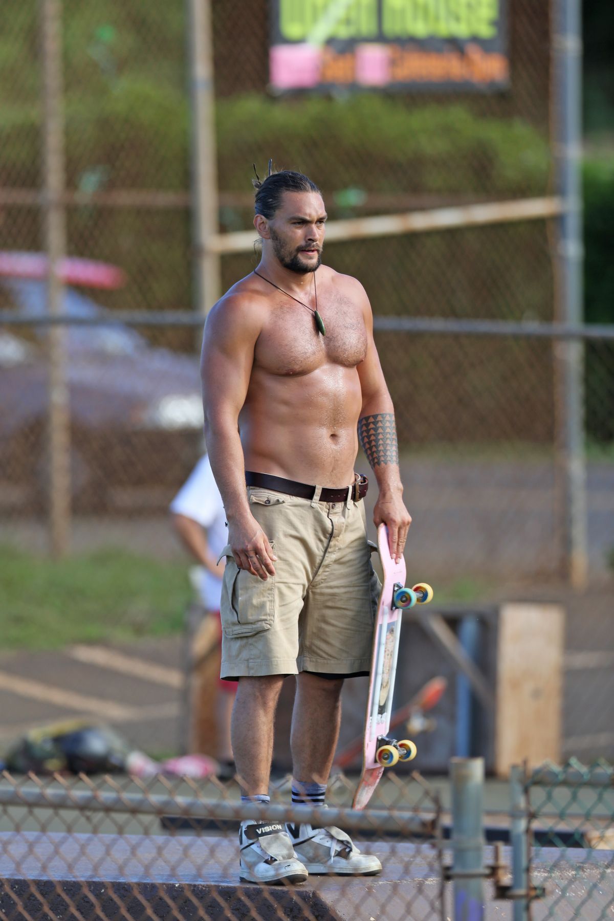 jason-the-best-momoa:“ JASON MOMOA Shirtless Skateboarding in Hawaii 09/04/2015by Alexa 8 September, 2015Part 1 of 3”