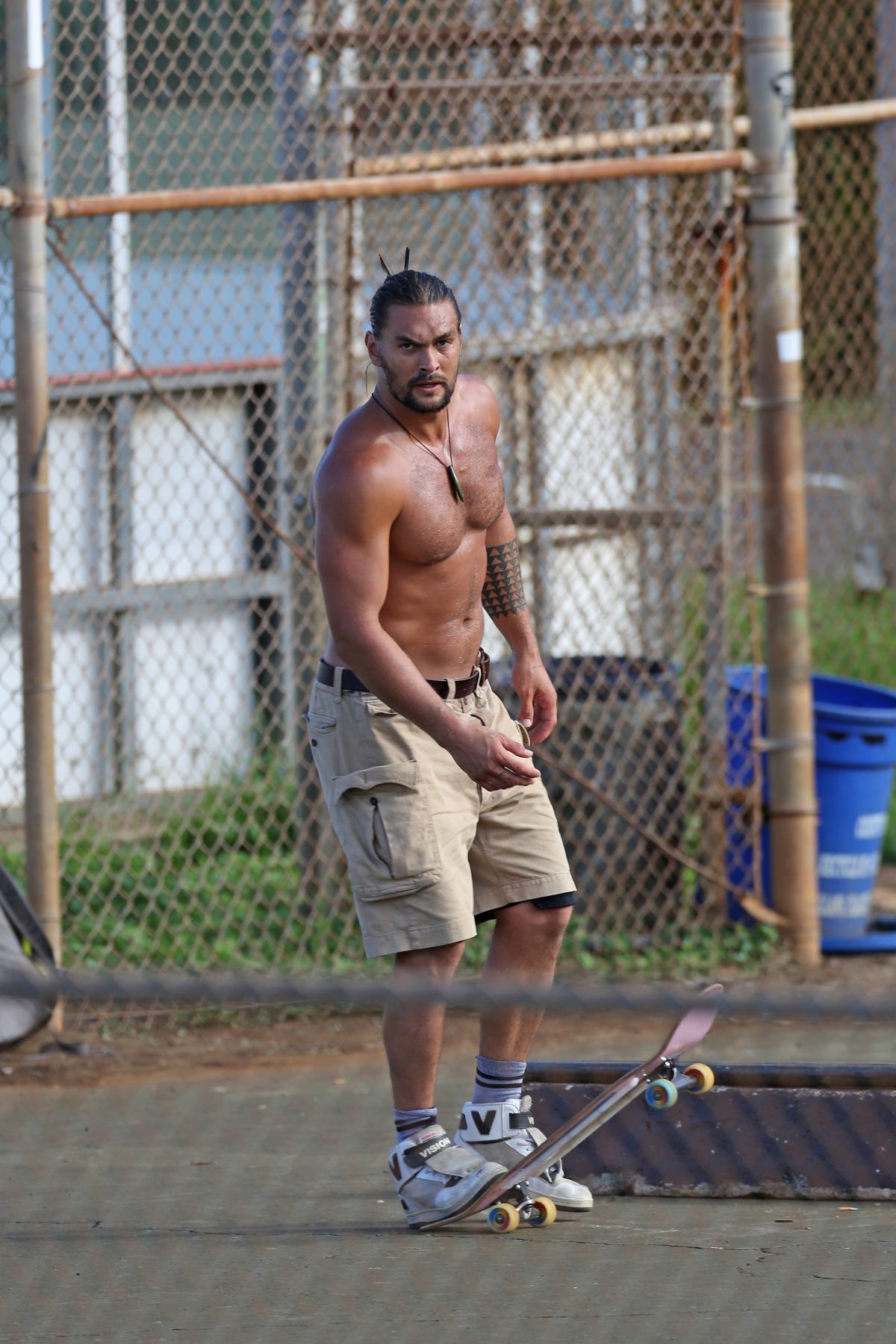 jason-the-best-momoa:“ JASON MOMOA Shirtless Skateboarding in Hawaii 09/04/2015by Alexa 8 September, 2015Part 1 of 3”