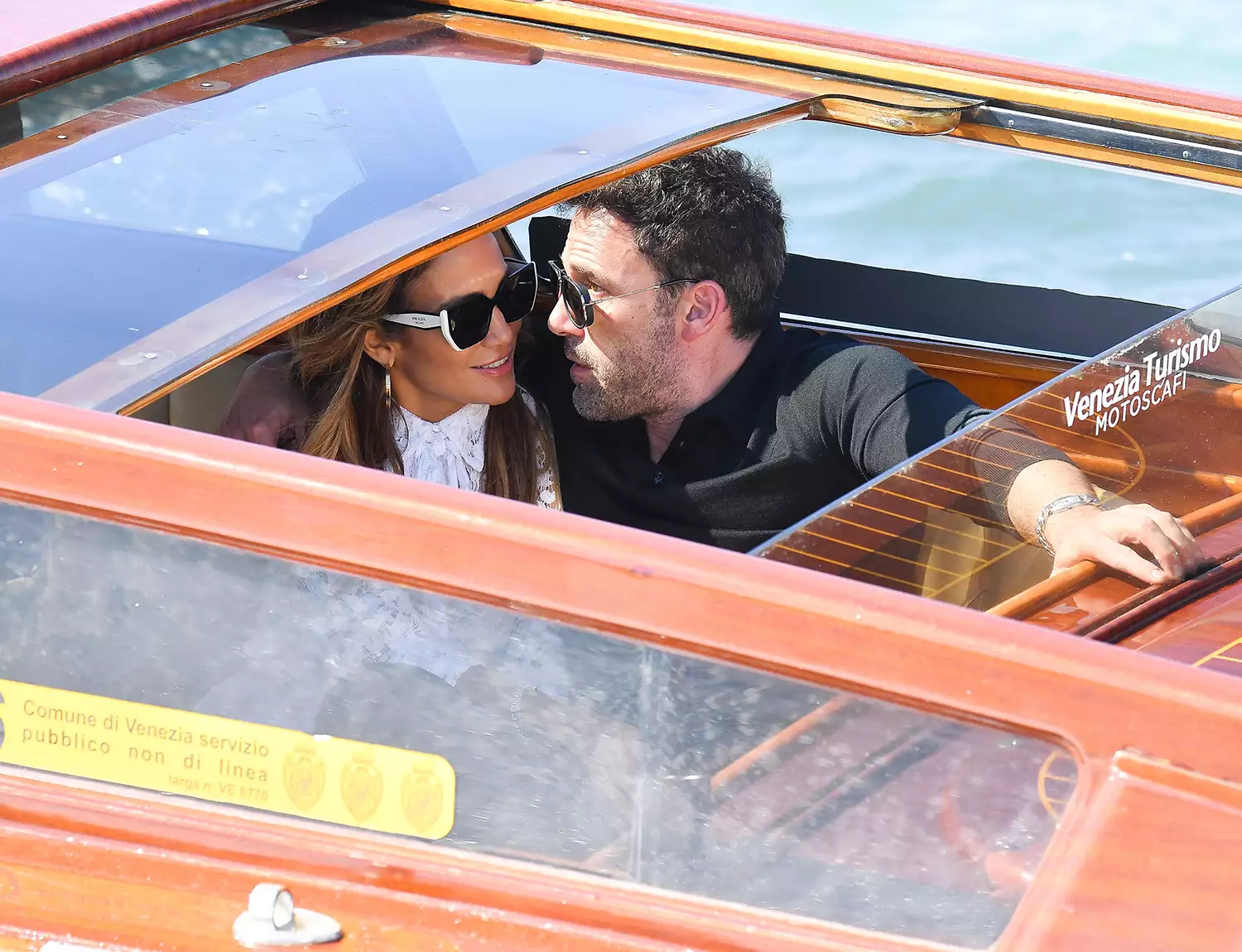 VENICE, ITALY - SEPTEMBER 09: Jennifer Lopez and Ben Affleck arrive at the 78th Venice International Film Festival on September 09, 2021 in Venice, Italy.