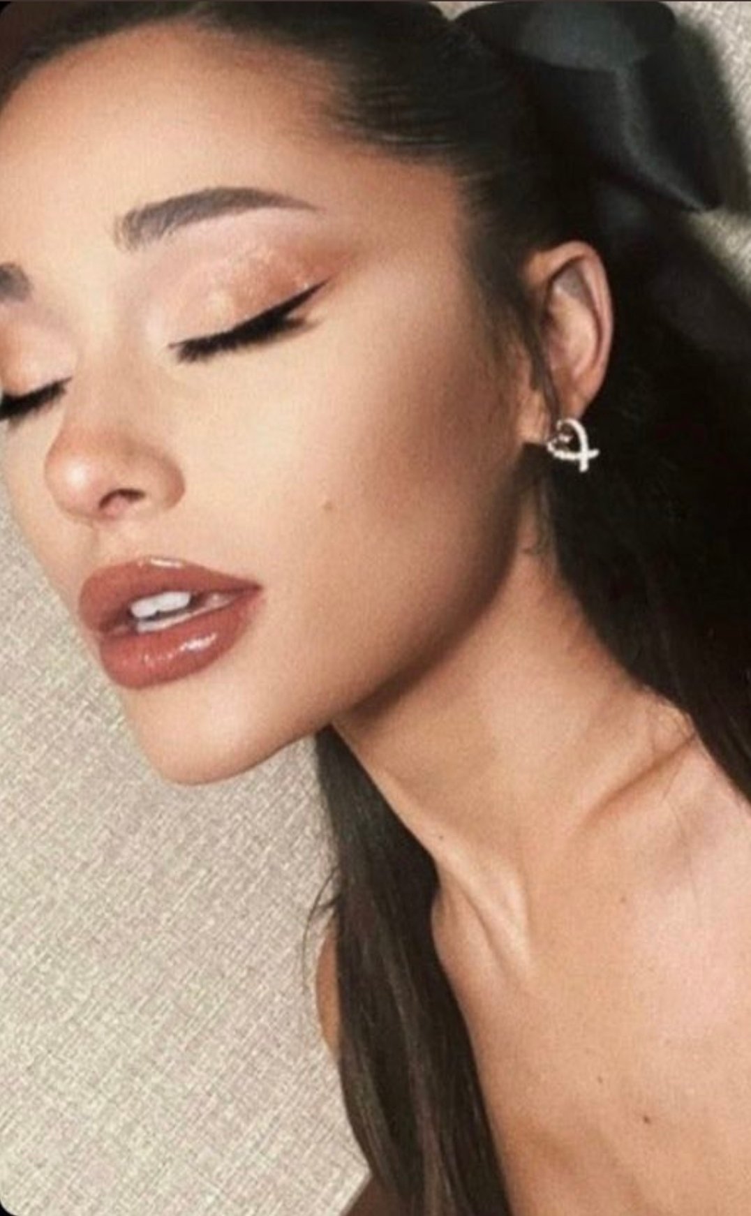 Arianna Grande wore a bra top at her brother's wedding - laitimes