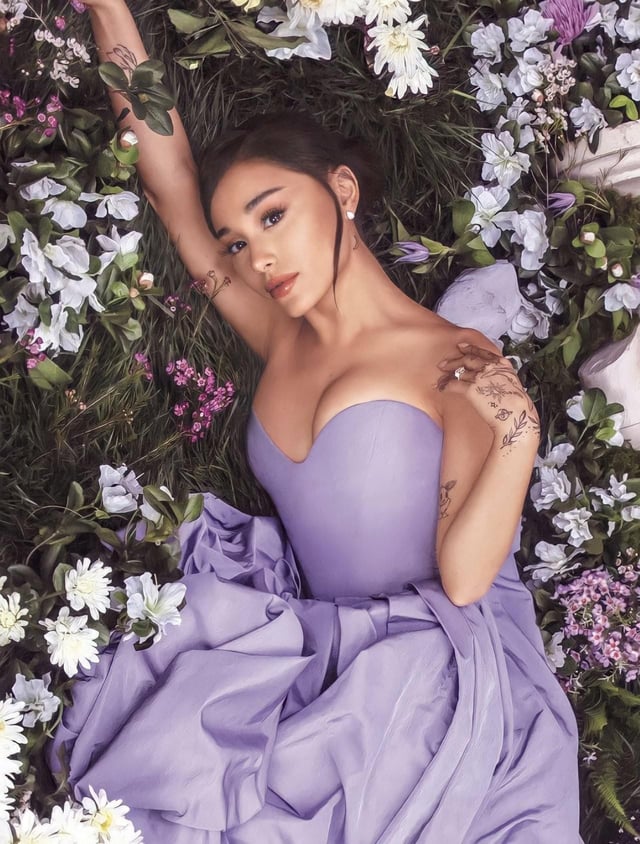 r/ariheads - Happy 30th Birthday Ariana Grande 🎂🥳🎁