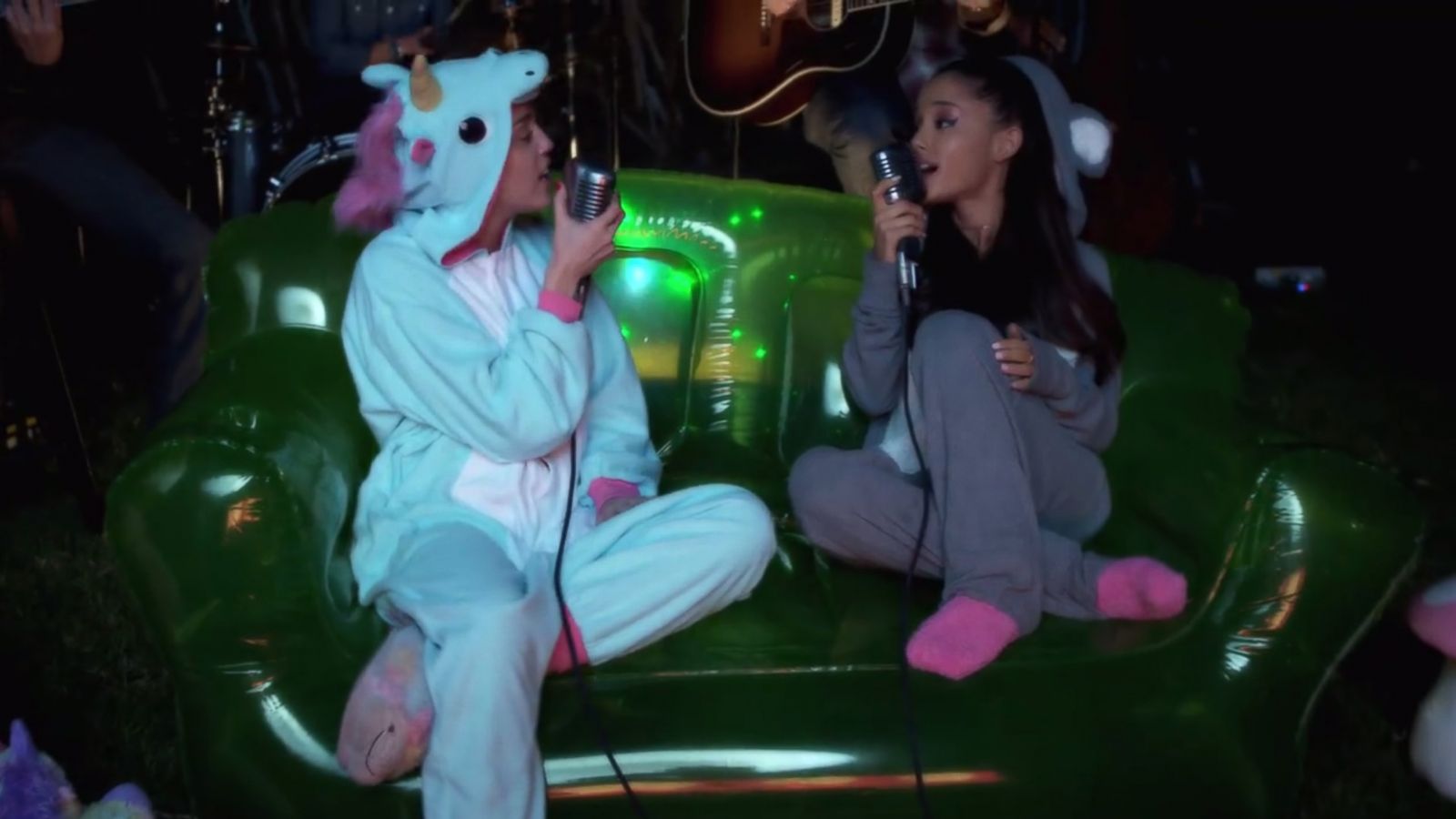 Miley Cyrus and Ariana Grande Cover 'Don't Dream It's Over' in Onesies - ABC News