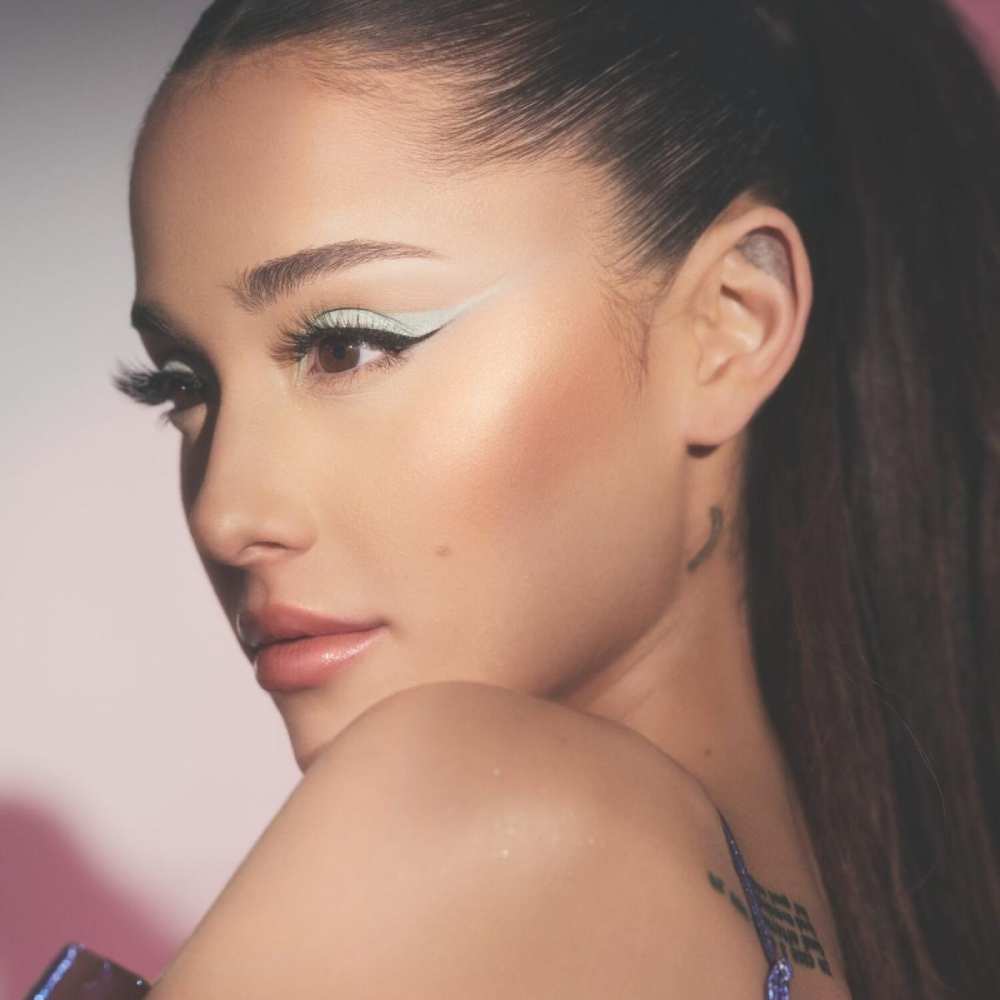 Ariana Grande Cat-eye makeup