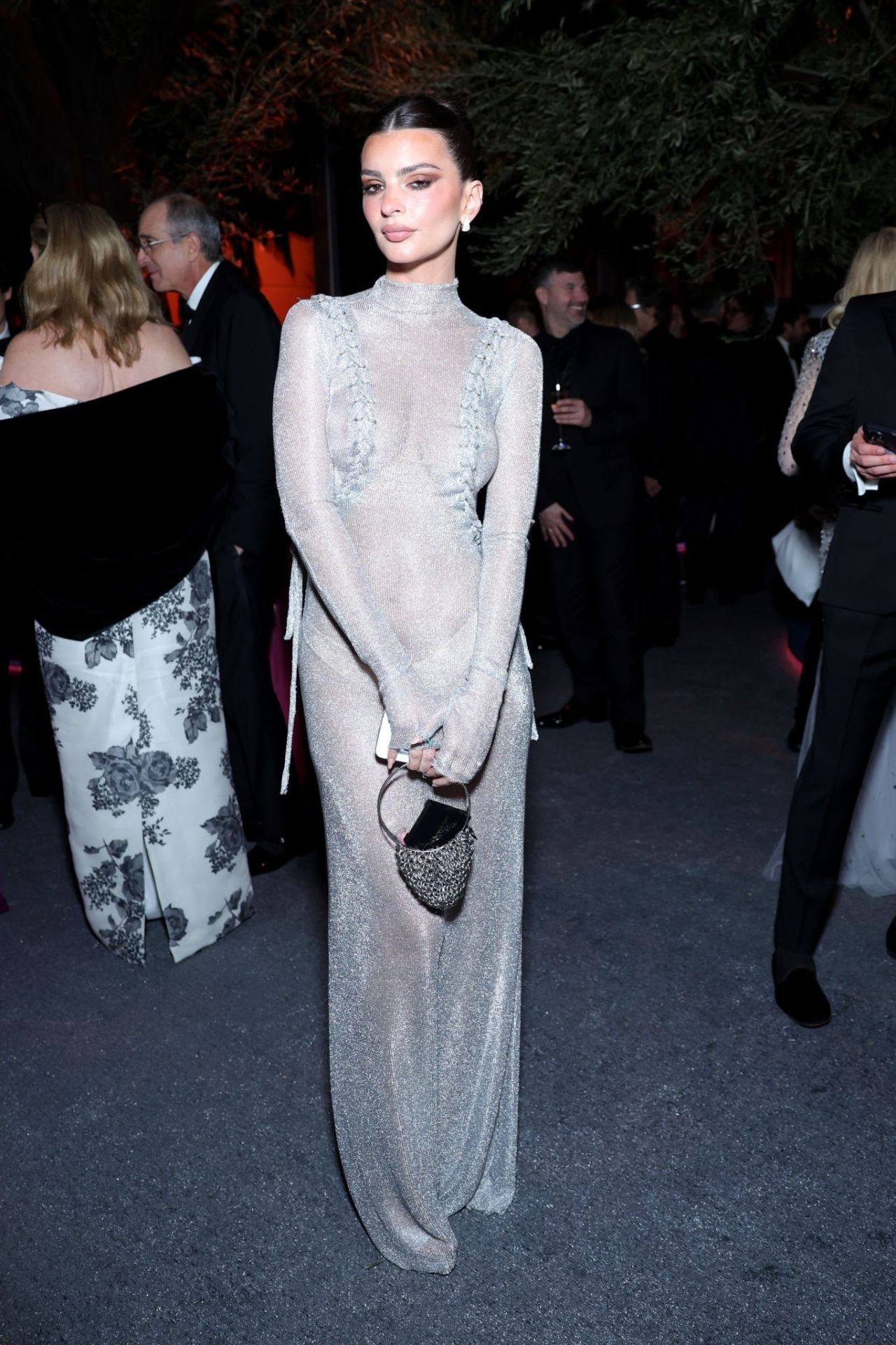 𝐄𝐦𝐢𝐥𝐲 𝐑𝐚𝐭𝐚𝐣𝐤𝐨𝐰𝐬𝐤𝐢 in 2023 | Vanity fair oscar party, Fashion, Emily ratajkowski