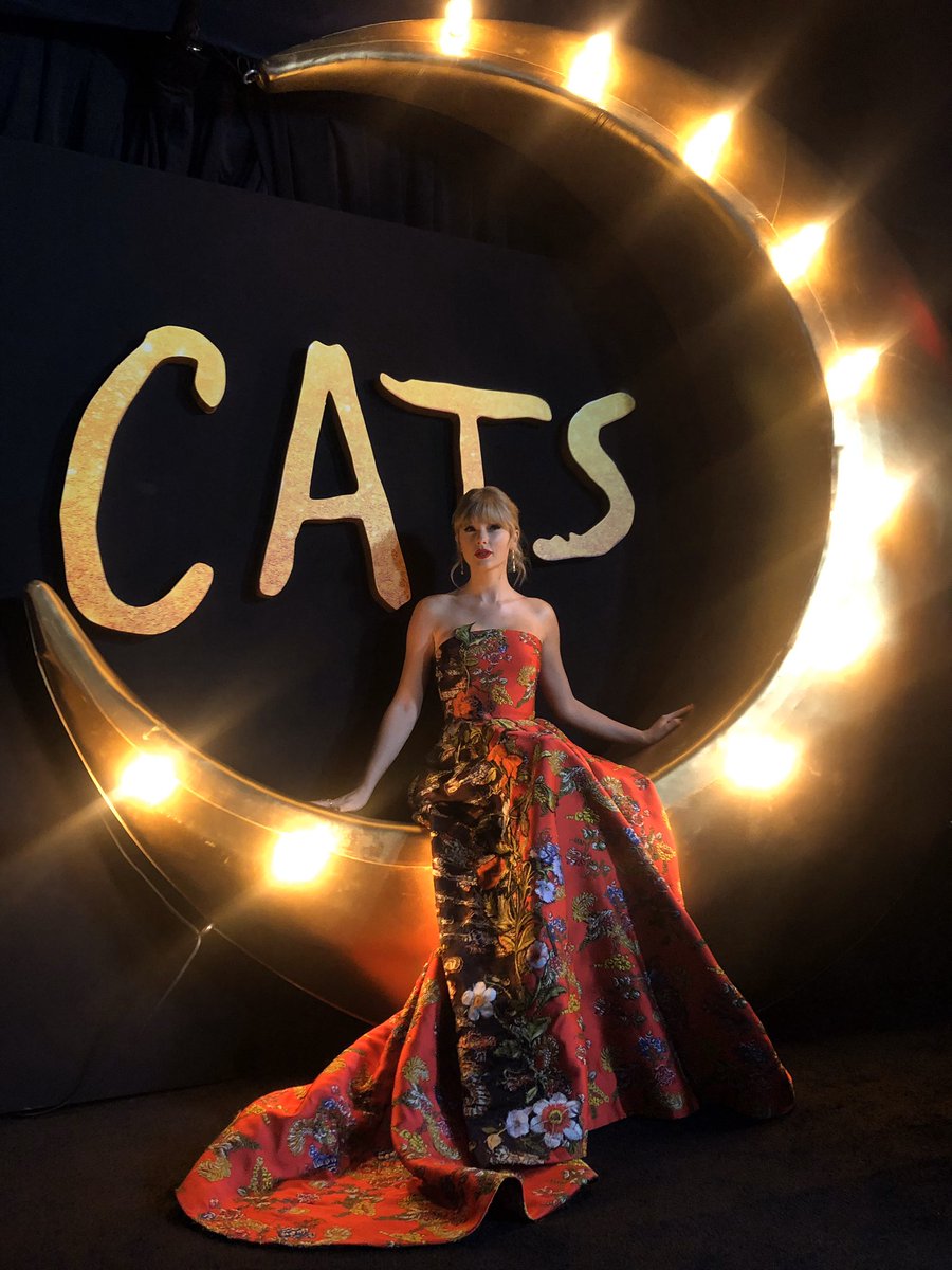 CATS on X: "Taylor Swift at the #CATSMovie premiere is officially my new phone background! https://t.co/8rPG4hLT1U" / X