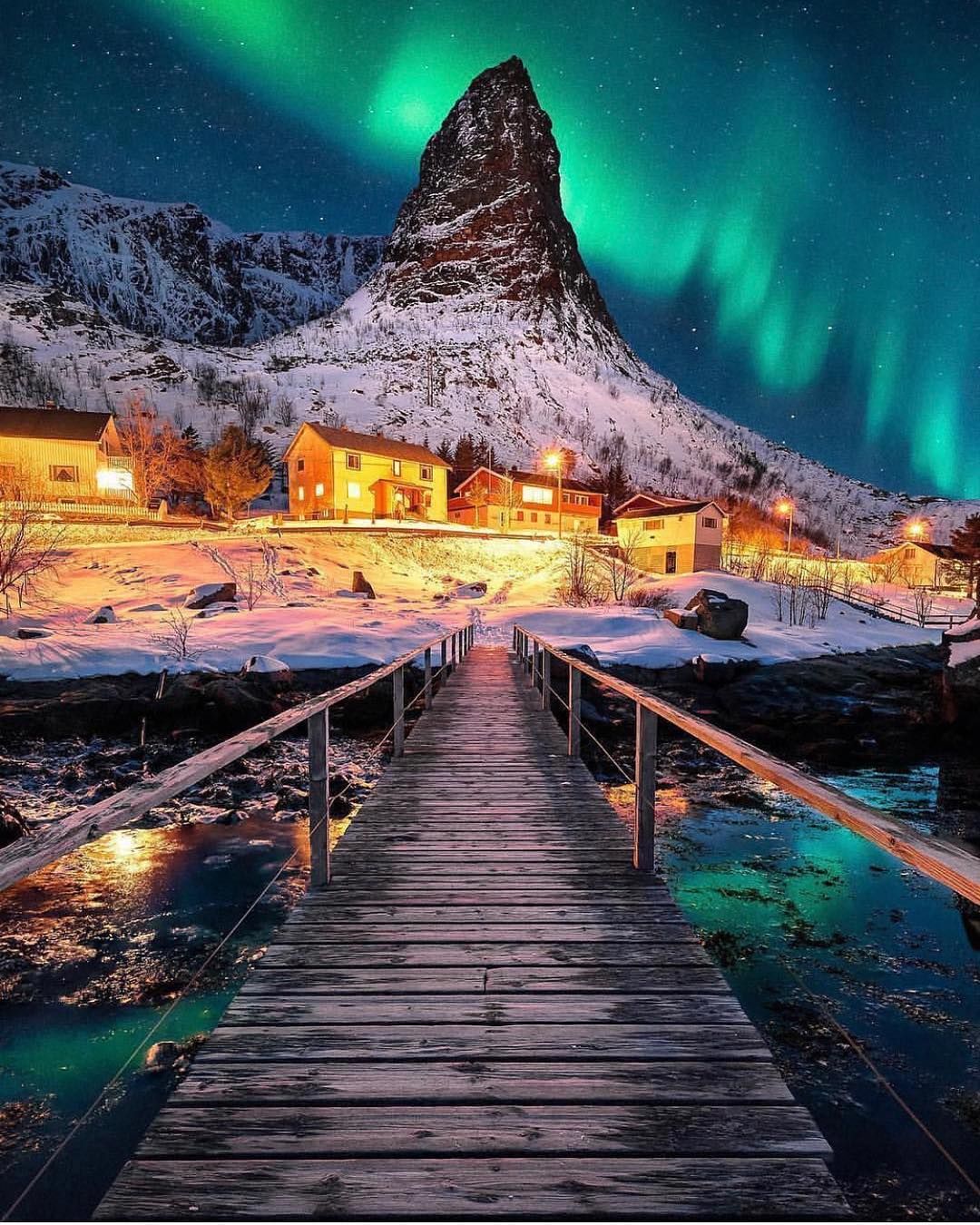 Night Life in Lofoten, Norway Such incredible Views #theprotraveler @dkphotographyau | Norvege paysage, Photos paysage, Photo paysage magnifique