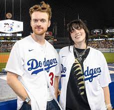 Billie Eilish Fans México - @billieeilish y @finneas en el juego de los dodgers de LA anoche 🤍🤍 - - - - #billieeilish #finneas #dodgers | Facebook