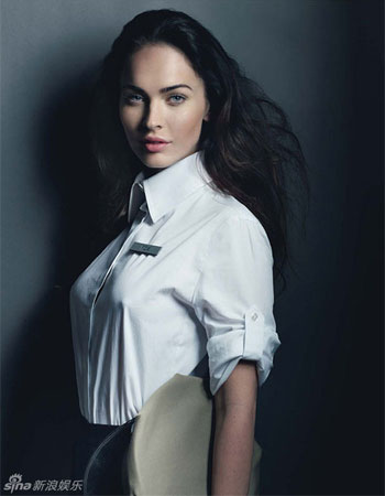 Megan Fox takes on the March 2010 cover of W Magazine. Inside the issue, Hollywood's hottest bombshell has a high fashion moment. The photo shoot took place near the Santa Fe set of Passion Play, the movie she's filming with Mickey Rourke and Bill Murray. [ent.sina.com.cn]