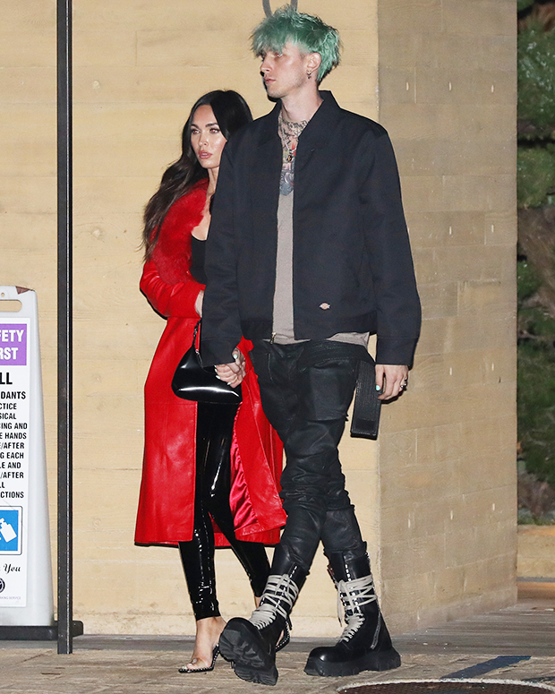 Megan Fox & Machine Gun Kelly Holding Hands In New PDA Photos – Hollywood Life