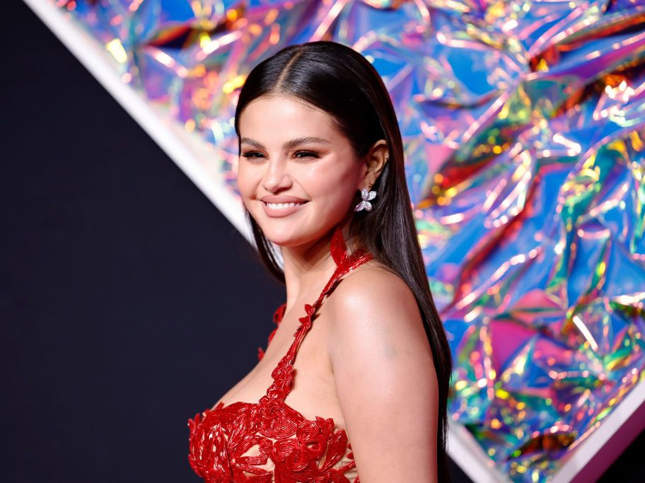 Selena Gomez Is a Vision in a Red Floral Gown on the VMAs Red Carpet