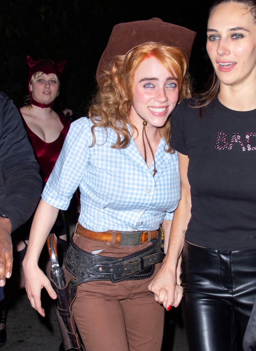 Billie Eilish Tours on X: "Billie appears to have dressed up as Jane Fonda's iconic character from the 1965 western film 'Cat Ballou' at Kendall Jenner's Halloween party last night! ️ https://t.co/2LTdLWUJuh" /