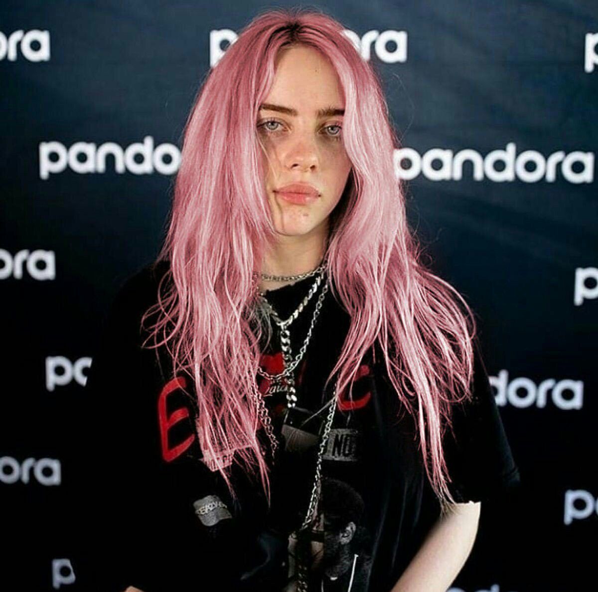 She would look incredibly beautiful with pink hair Credit(@demonbillie) | Billie, Billie eilish, Celebs