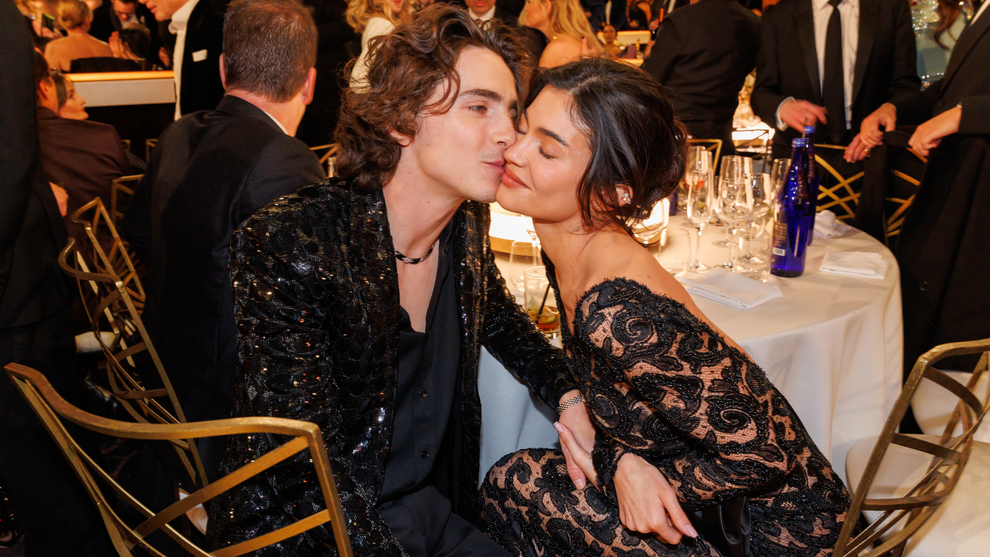 Timothée Chalamet and Kylie Jenner Share Televised Kiss at Golden Globes |  Complex