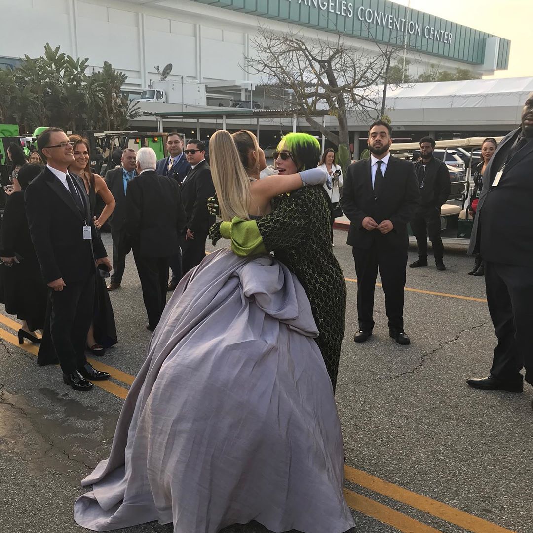 Entertainment Tonight on X: "Ariana Grande and Billie Eilish hugging it out at the #GRAMMYs! https://t.co/NFdyIevPSZ" / X