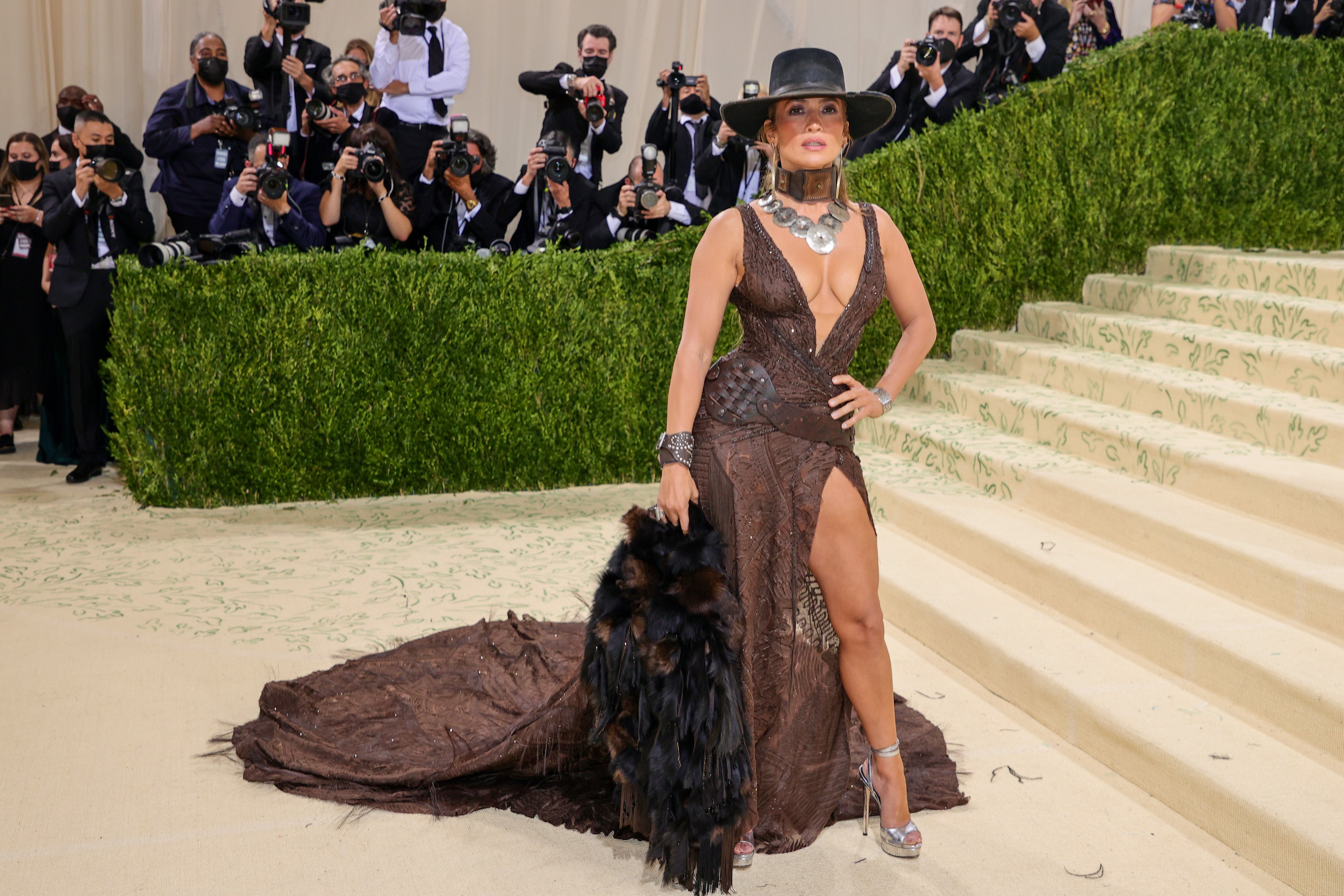 Jennifer Lopez is a Glamorous Goddess at the 2023 Met Gala | Entertainment  Tonight