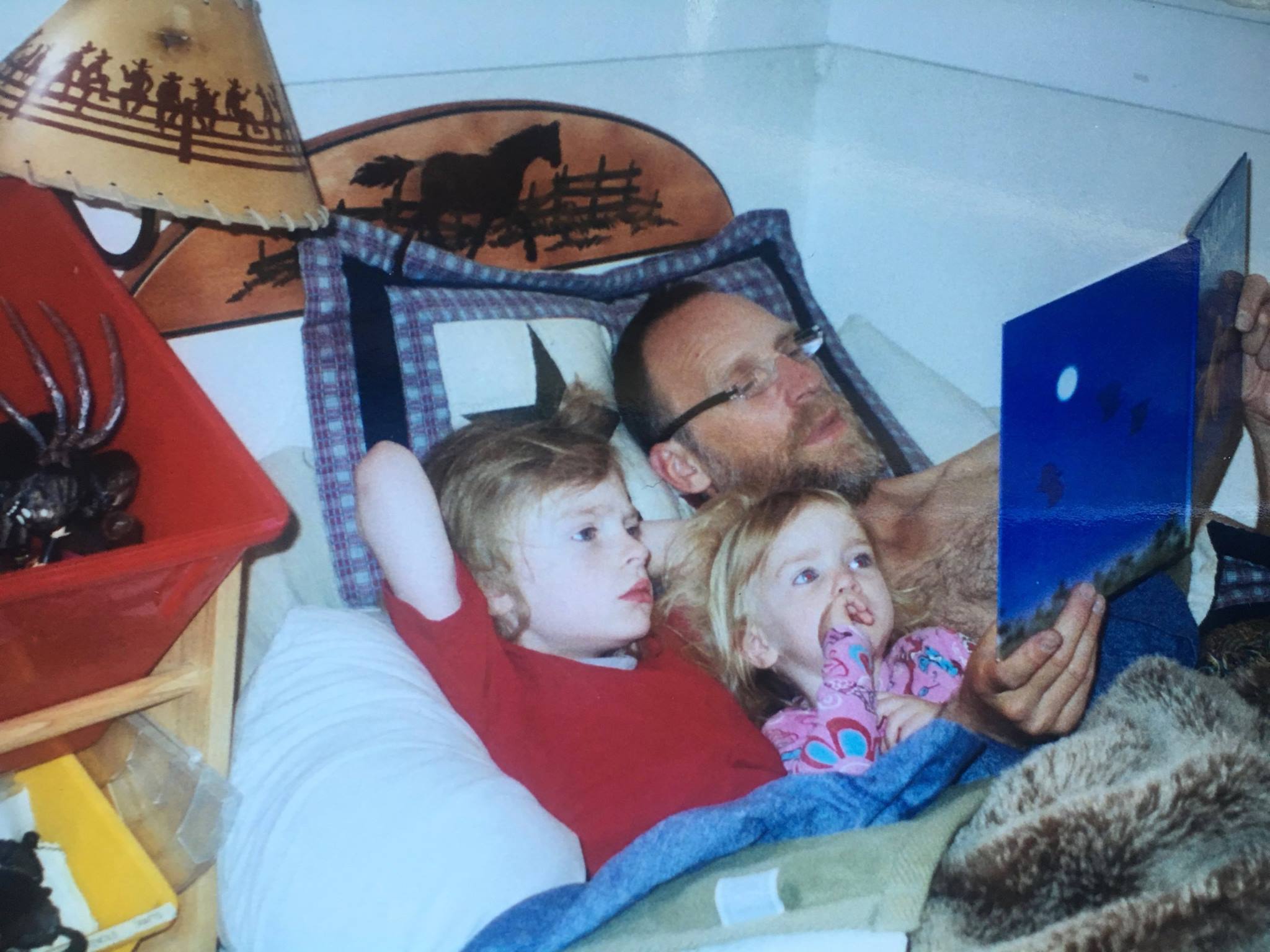 A young Billie with older brother Finneas and dad Patrick