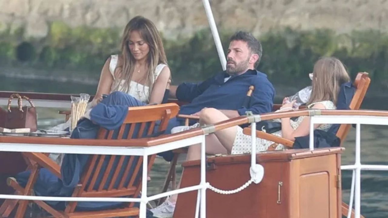 Ben Affleck takes a nap on boat ride during post-wedding trip with Jennifer  Lopez - Daily Times