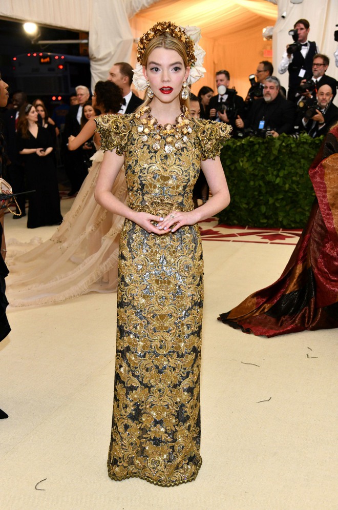 Có 1 mỹ nhân dự lần đầu đã "đại náo" Met Gala 2018 với nhan sắc kiêu kỳ tựa nữ thần: Thế này sao mãi mới nổi tiếng thế nhỉ?