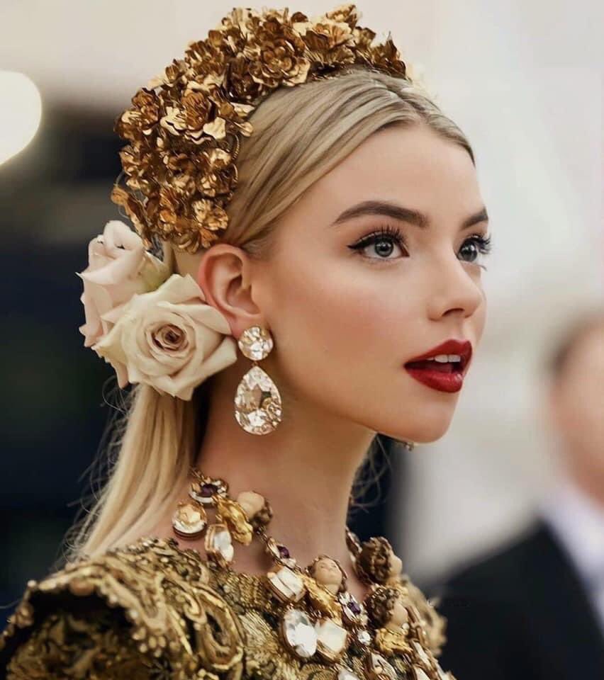 Anya reveals herself as a true Goddess in the 2018 Met Gala : r/Anya_TaylorJoy