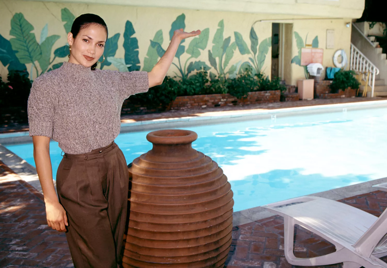 Jennifer Lopez shows off her pool while posing for a portrait circa 1992 in Los Angeles, California.