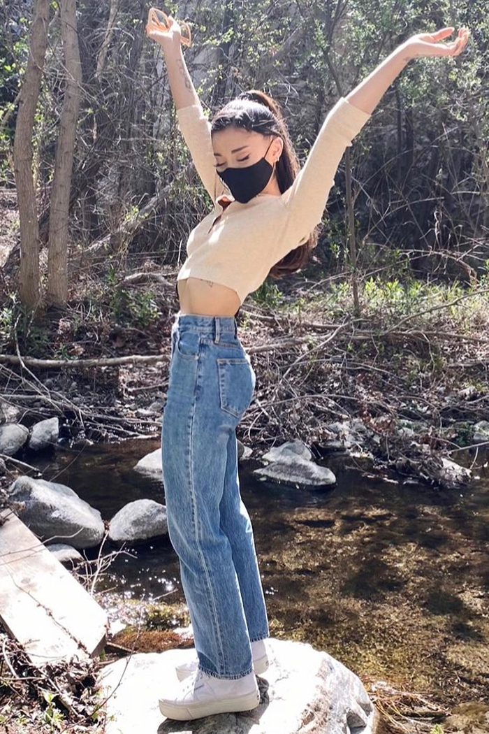 Ariana Grande's beige crop top + jeans look was made for laidback weekends | VOGUE India