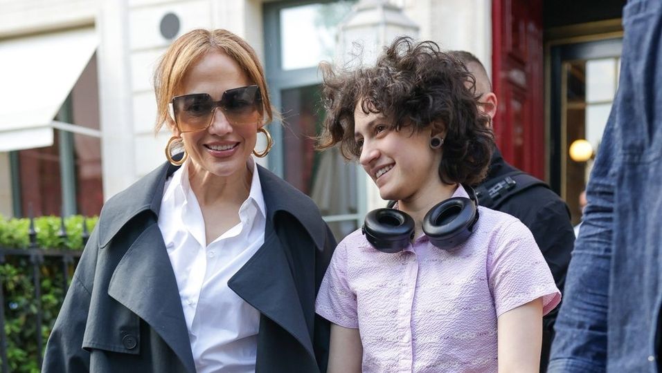 Familien-Zeit in Paris: Emme ist Jennifer Lopez' ganzer Stolz | BUNTE.de