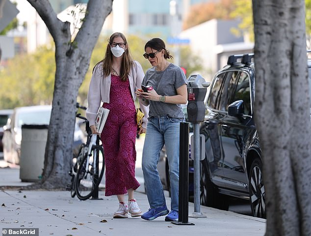 Violet strolled alongside her mother as the two arrived at the venue and donned a dark pink ensemble as well as a cream-colored sweater