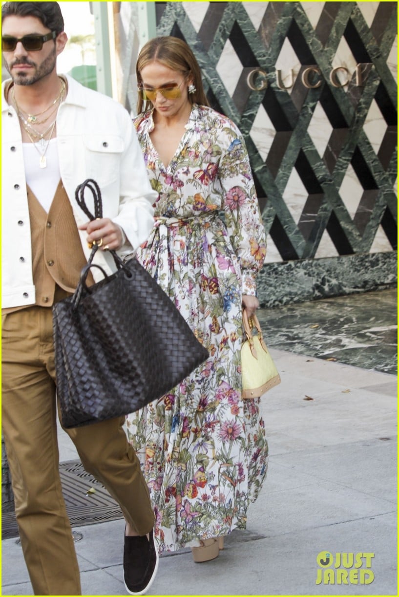 jennifer lopez wears floral print dress shopping at gucci 015046175