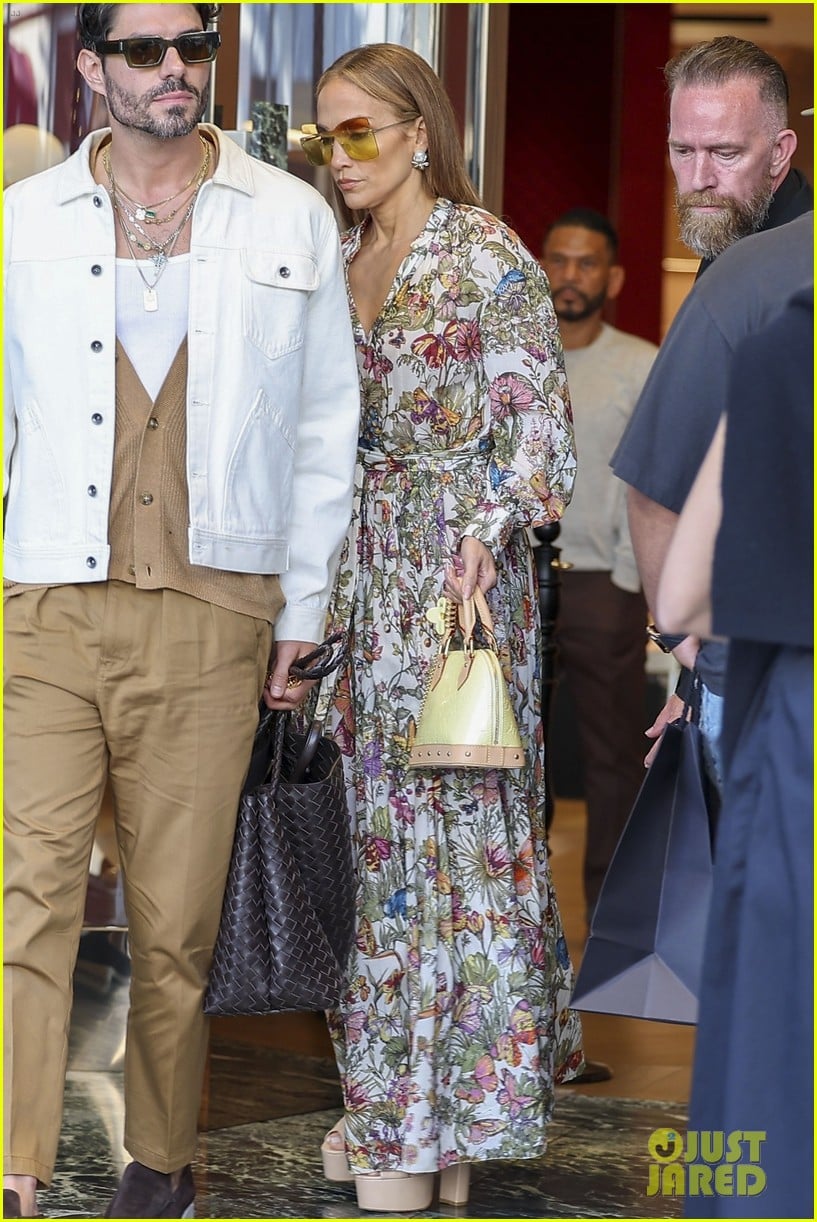 jennifer lopez wears floral print dress shopping at gucci 015046175