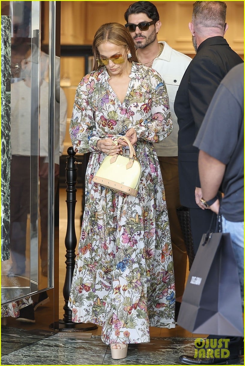 jennifer lopez wears floral print dress shopping at gucci 015046175